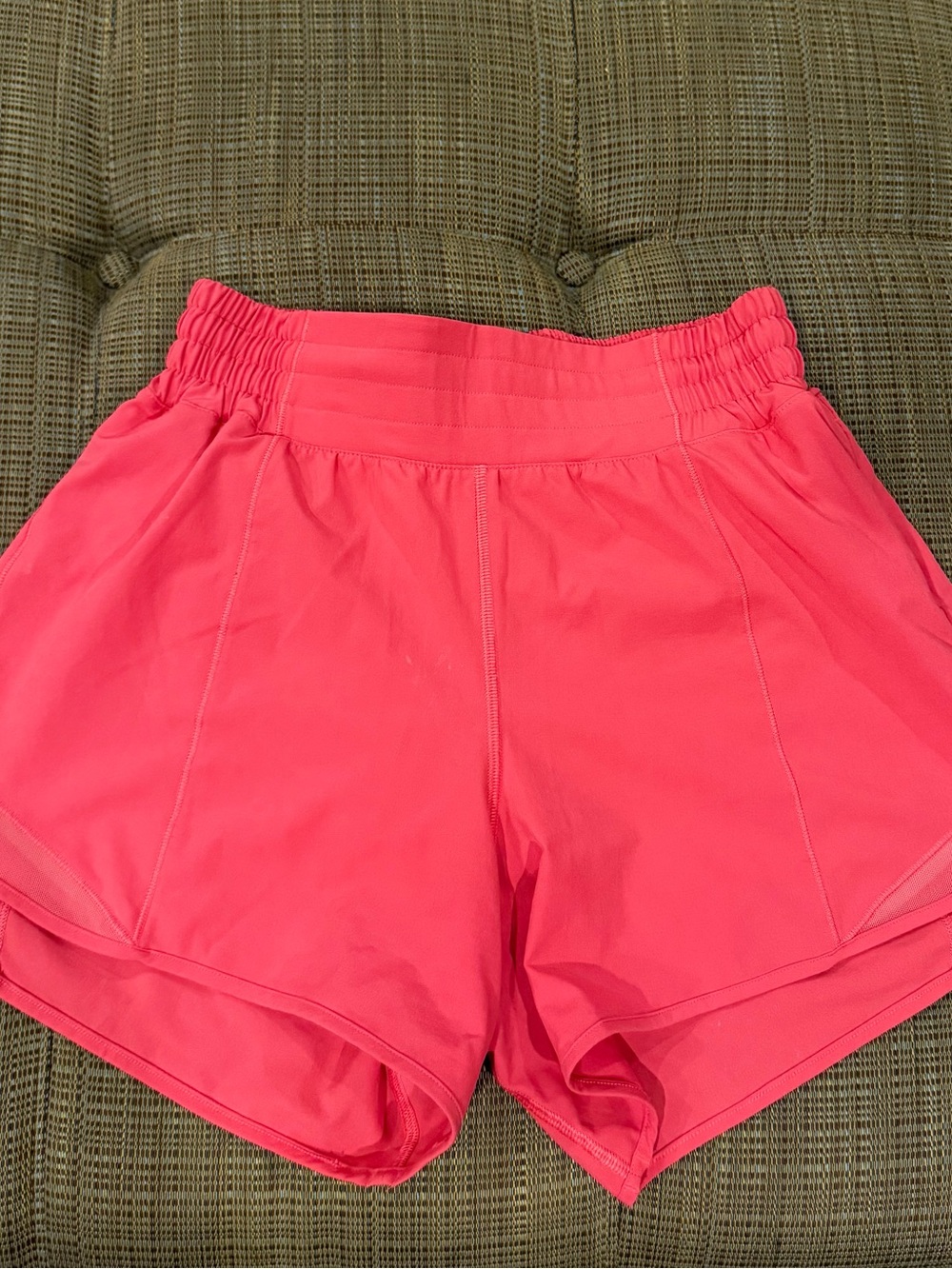lululemon athletica Women’s Hotty Hot shorts, size 4, 4in inseam